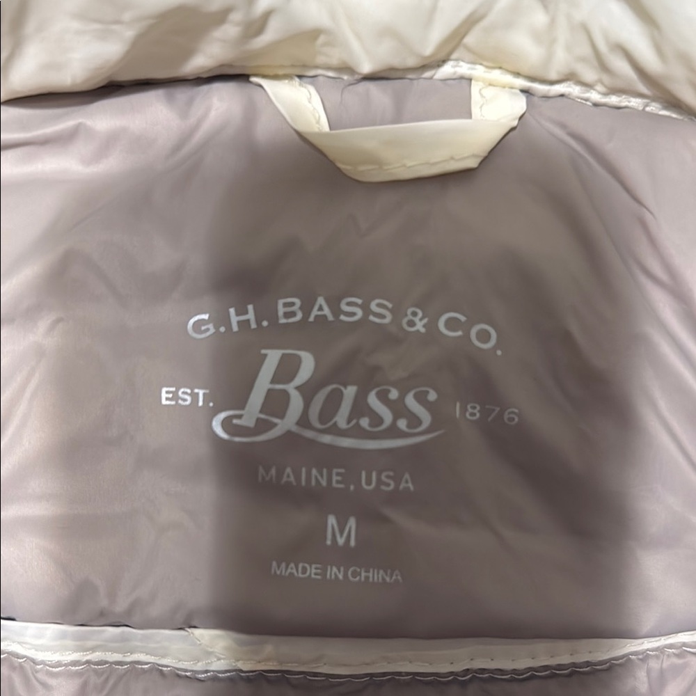 G.H. Bass & Co. White Puffer Jacket with Quilted Design - Picture 3 of 3